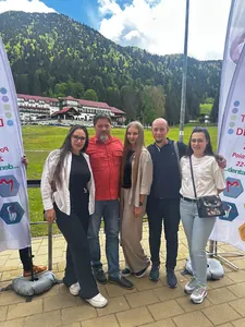Fotografia de grup de la Zilele Tehnicii Dentare, Poiana Brașov, mai 2025