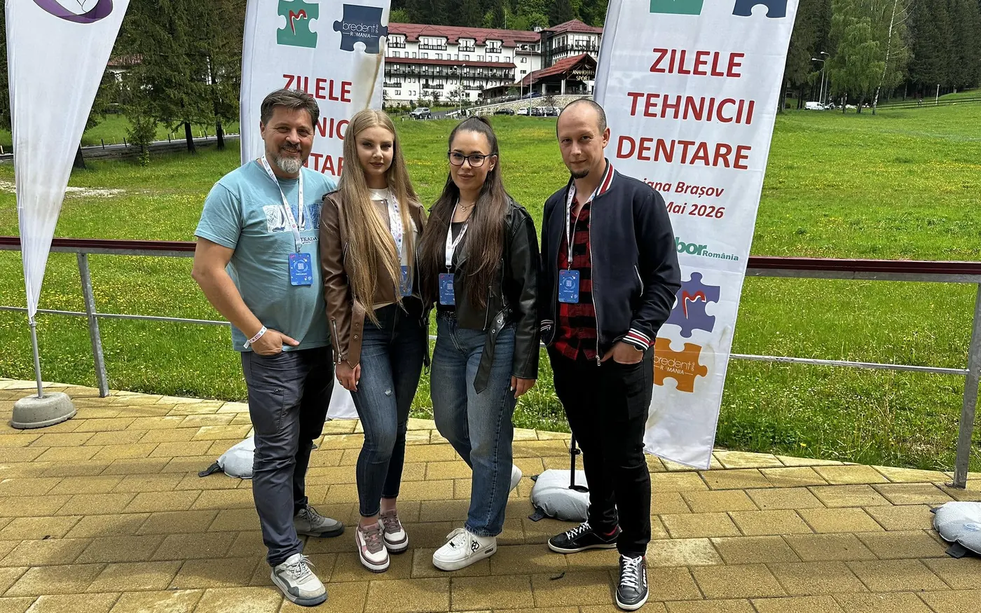 Fotografia de grup de la Zilele Tehnicii Dentare, Poiana Brașov, mai 2026